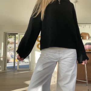 Arket stickar tröja!!! - Jätte mysi stickad tröja från arket som är väldigt populär!! Perfekt till hösten💗💗 