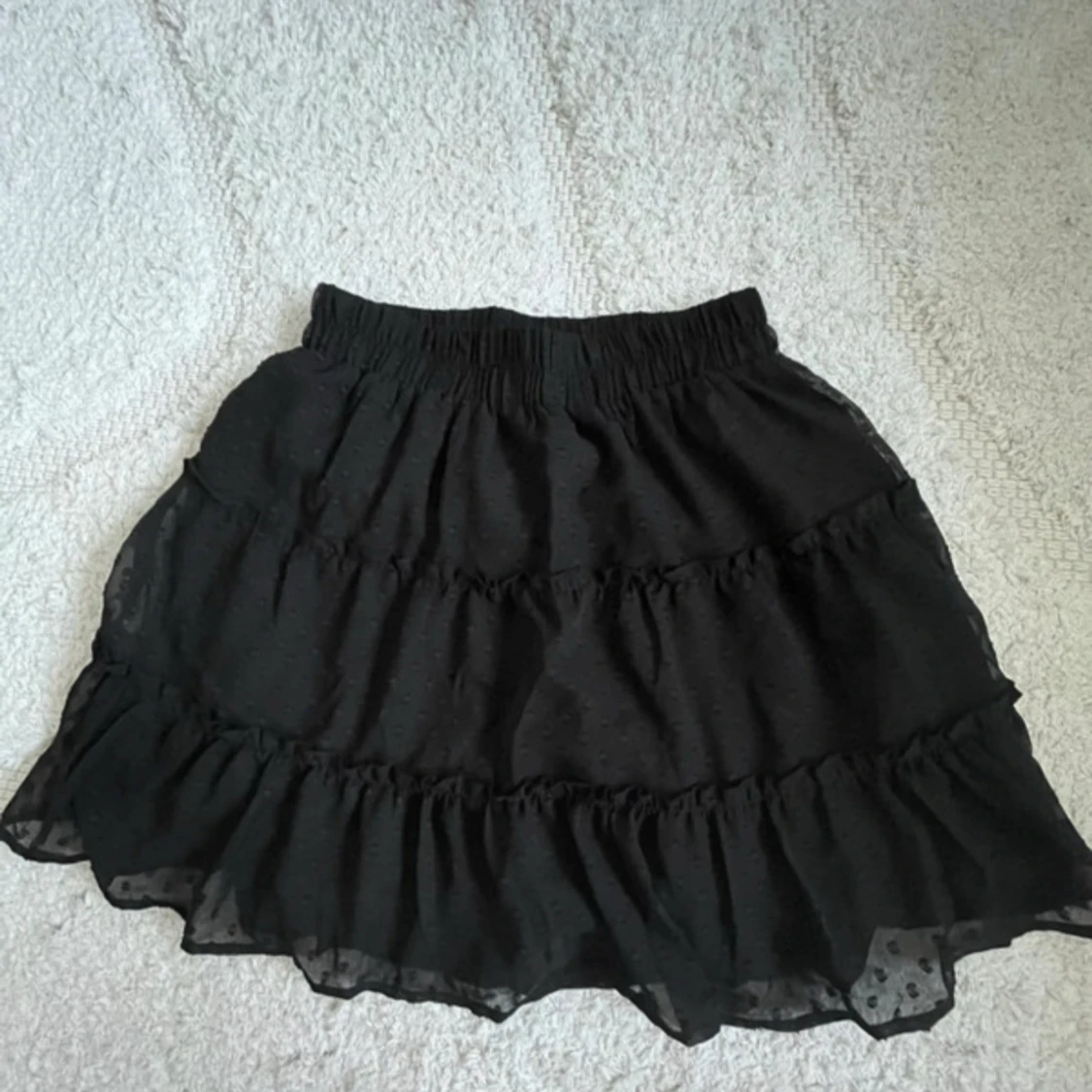 Svart volangkjol från Sister S