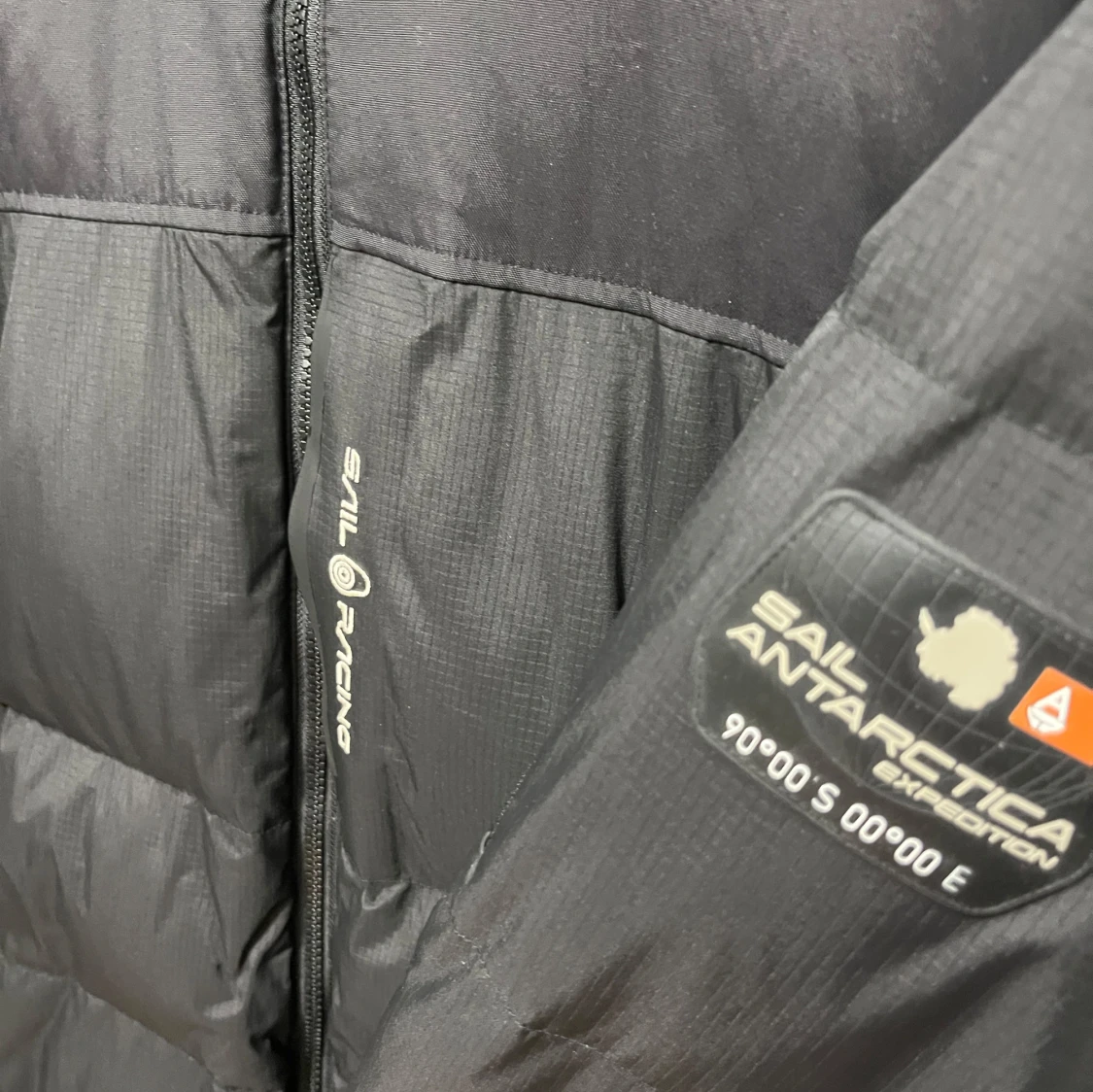 Svart Sail Racing dunjucka - 1