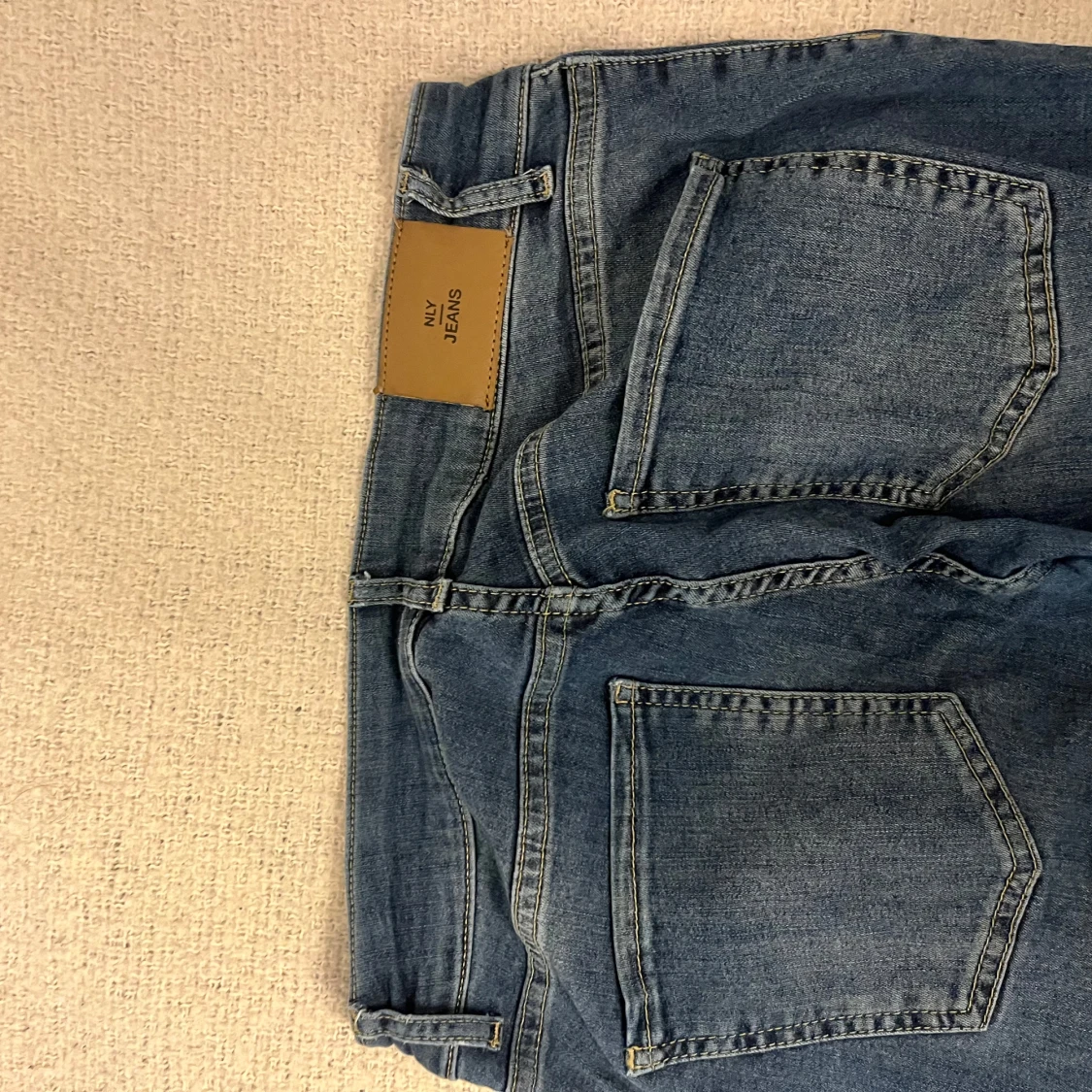 Blå bootcut jeans från Nelly - 3