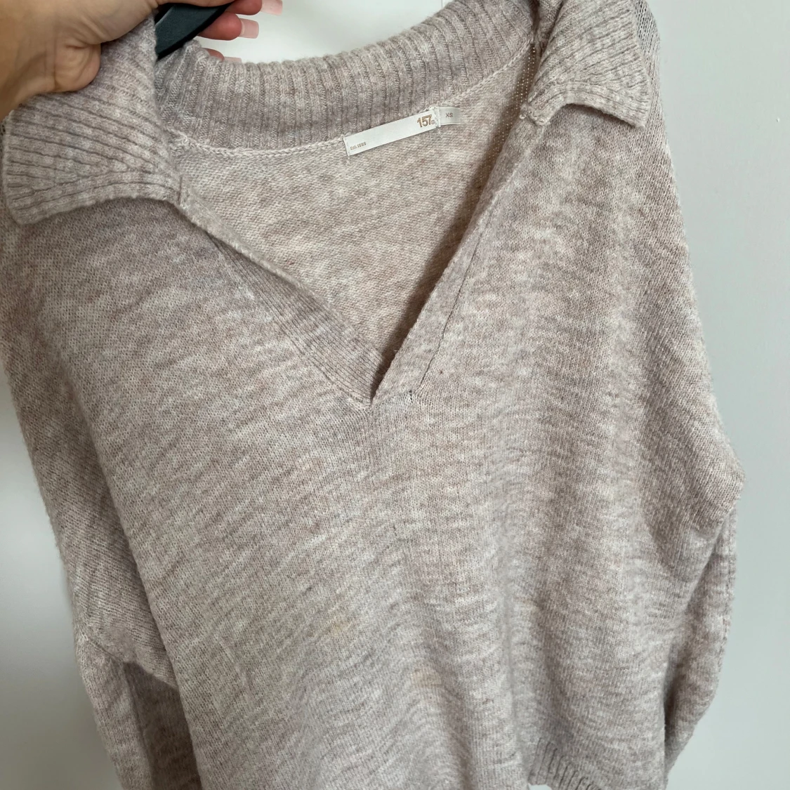 Beige stickad v-ringad tröja - 3