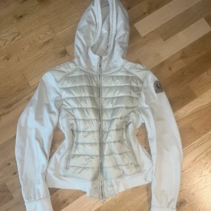  Parajumpers cardigan begie - I helt okej skicka där med priset