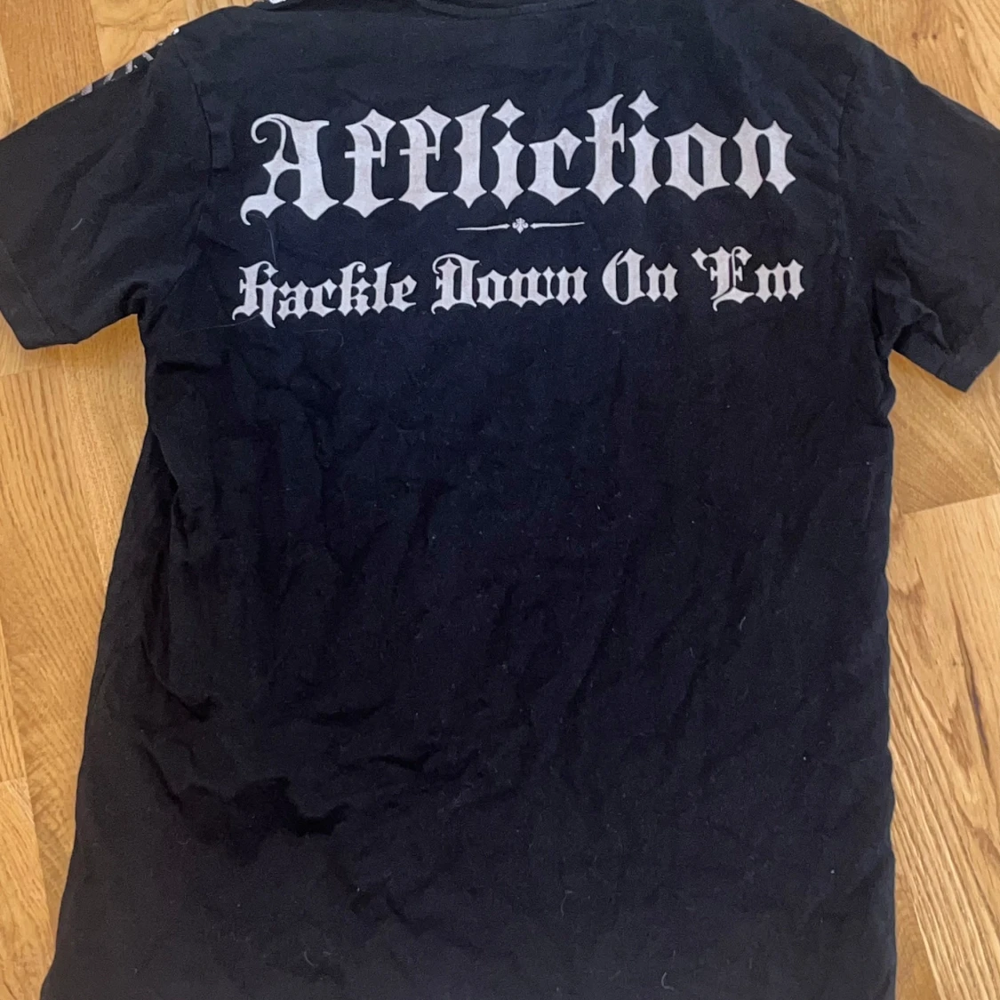 AFFLICTION X HAUNTED MOUND HACKLE TRÖJA - 1