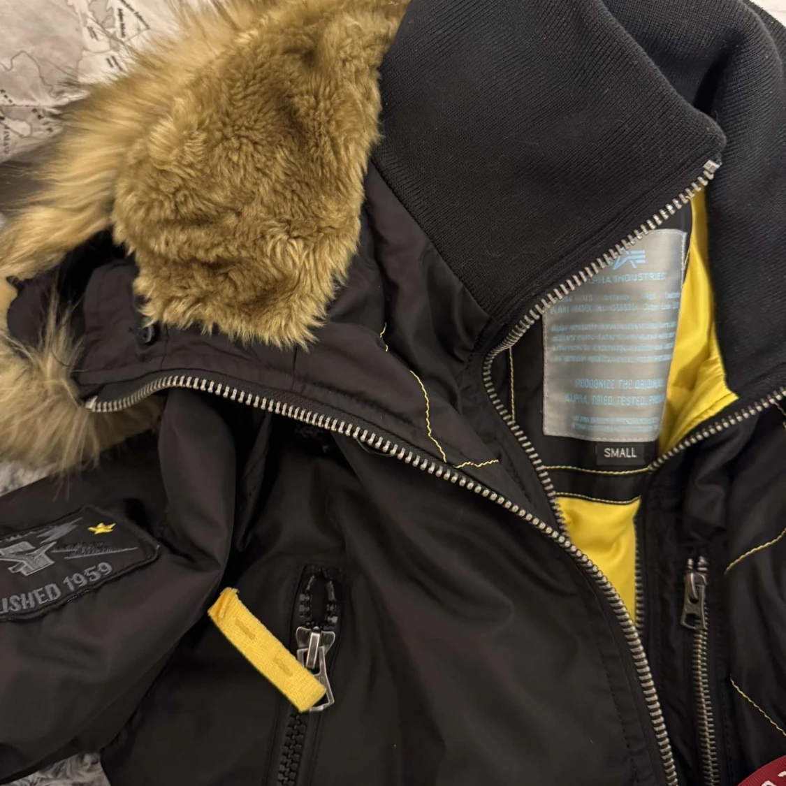 Svart vinterjacka Alpha Industries S - 3