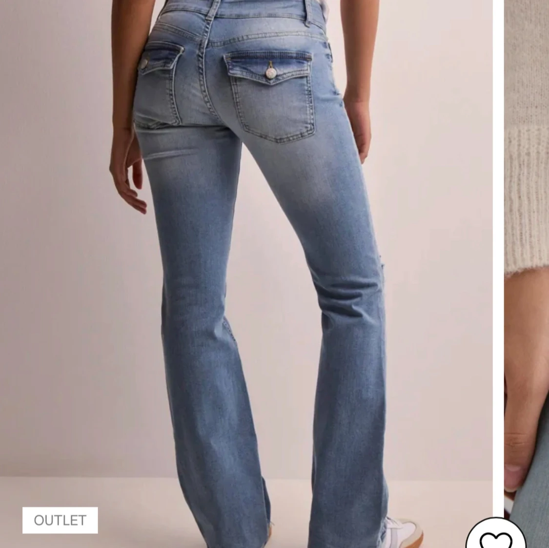 Ljusblå bootcut jeans med slitningar - 1