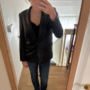 Skinn kavaj från Zara - Storlek S