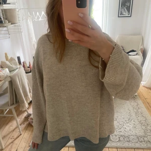 Beige stickad tröja  - Såå najs och skön!