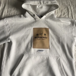 Burberry Hoodie - Nyskick, använd 2 gånger ST:M