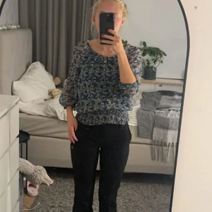 Blus - Blommig blus i jättebra skick