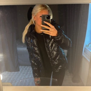 Jacka - Vinterjacka från LTB, väldigt fint skick! Storlek M, men passar S också.