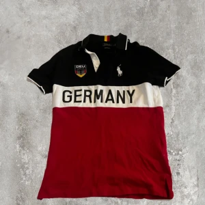 Polo Ralph Lauren Germany pike  - Snygg t-shirt från Polo Ralph Lauren, oversized look passar både M och S, DM för fler frågor
