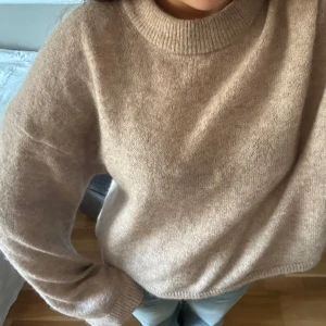 Mohair och Wool stickadtröja  - Stickad tröja från hm i mohair och wool, storlek xs