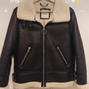 Svart jacka  - Jättefin jacka 🧥 