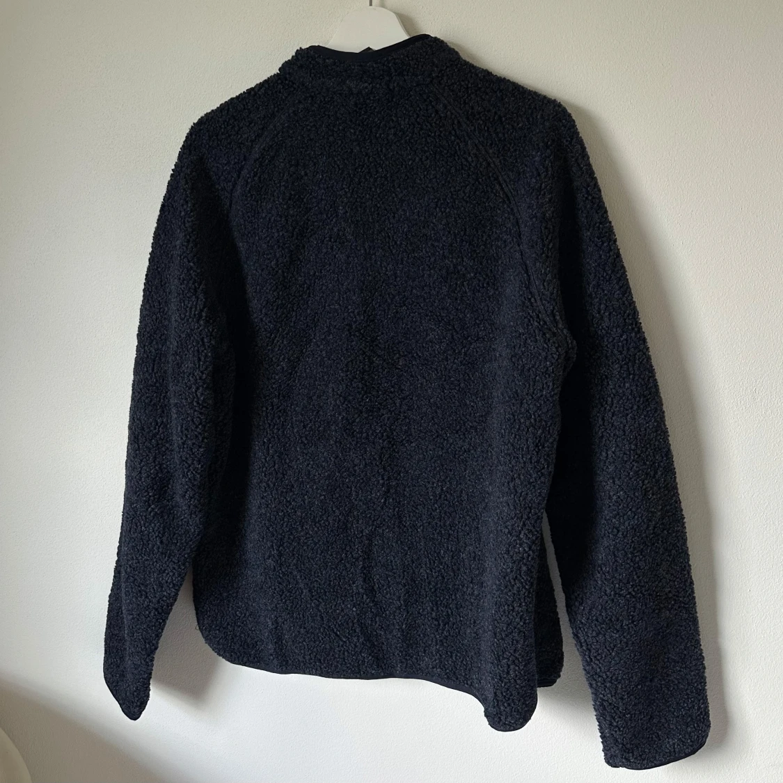 Mörkblå teddyjacka från Weekday - 1