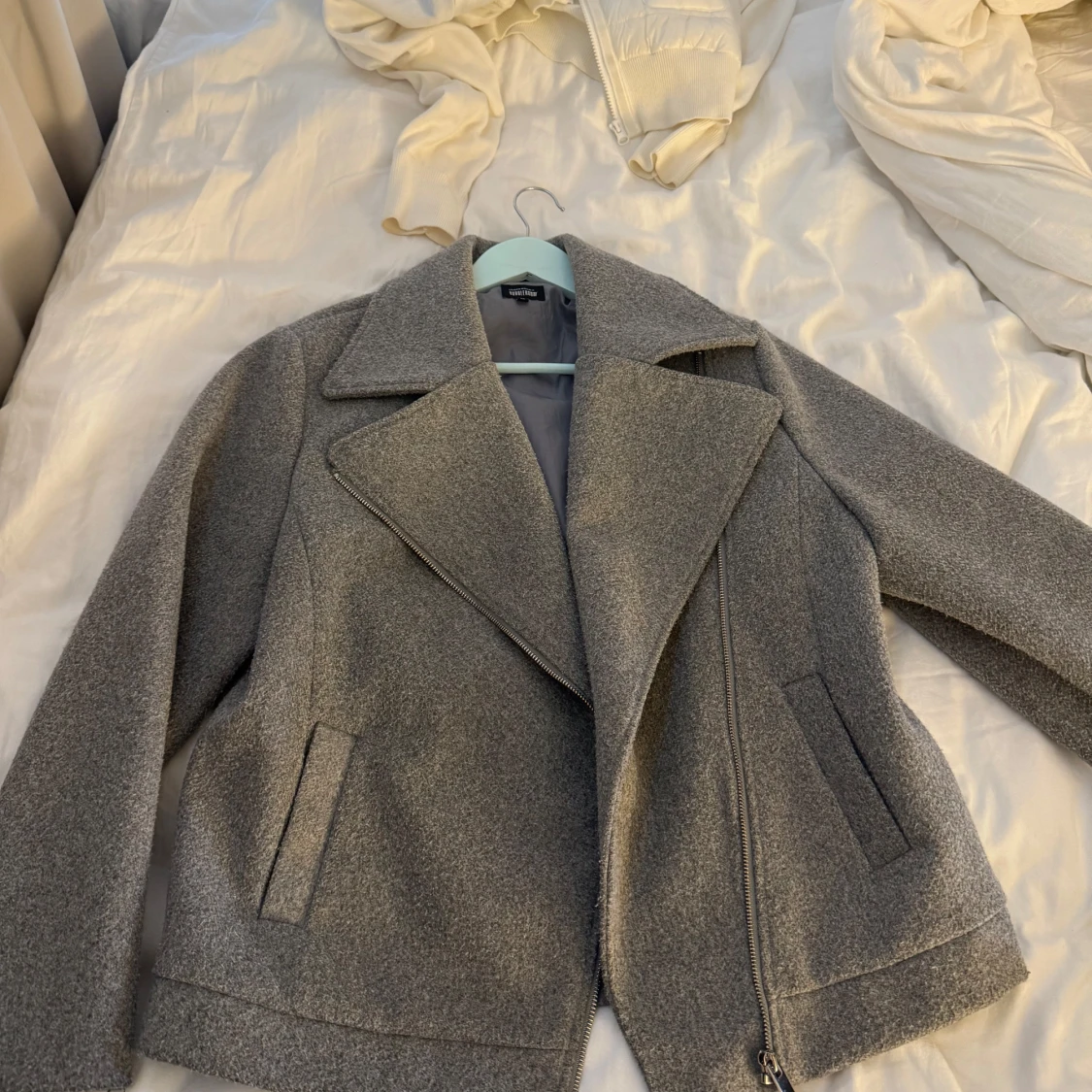 Grå ulljacka från Bubbleroom x Lojsan Wallin - 1