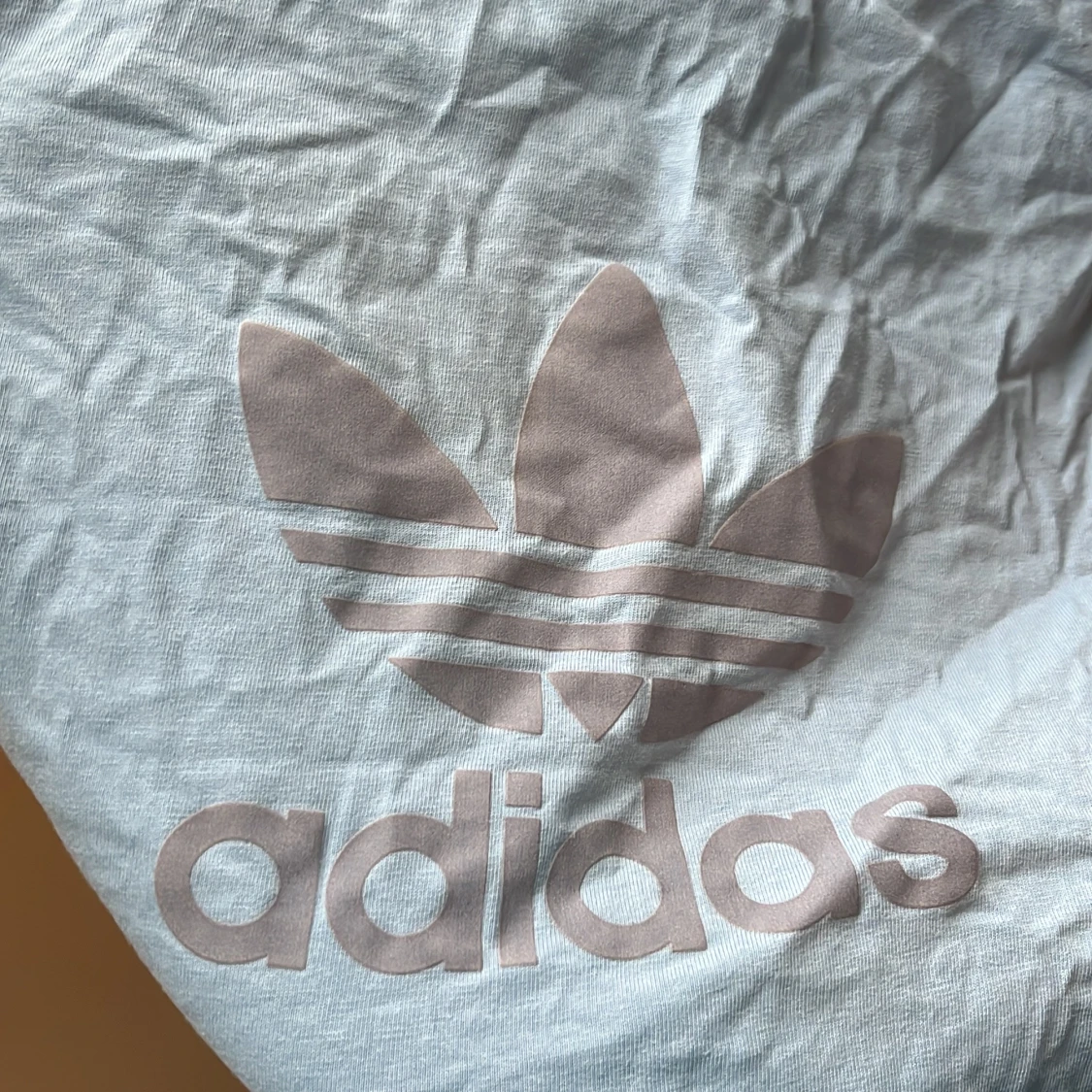 Ljusblå Adidas t-shirt med logga - 2