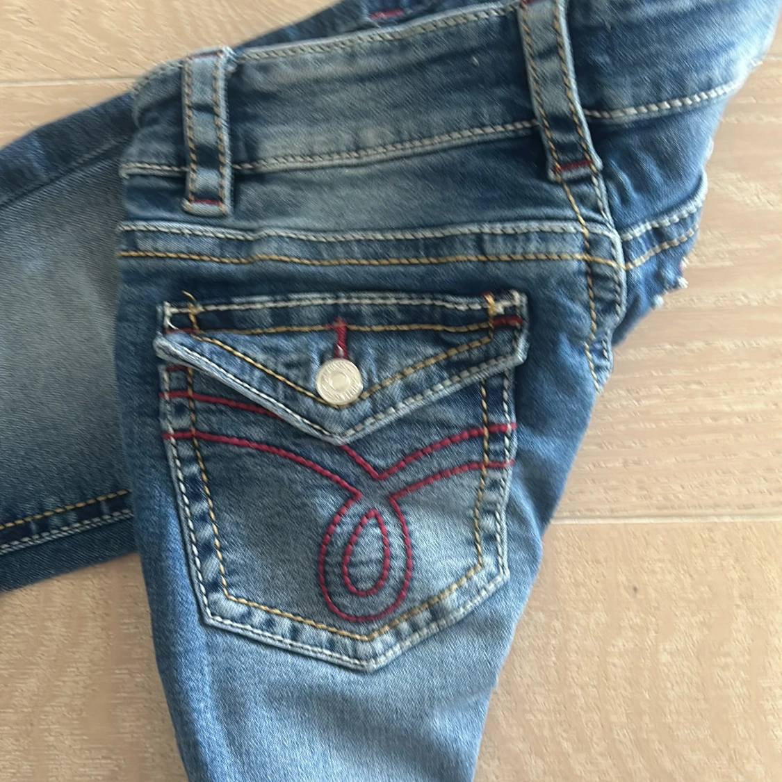 Blå bootcut jeans från Gina Tricot - 2