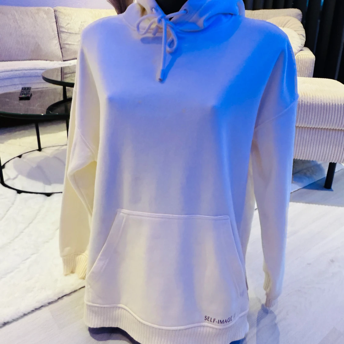 Vit hoodie med text SELF-IMAGE - 2