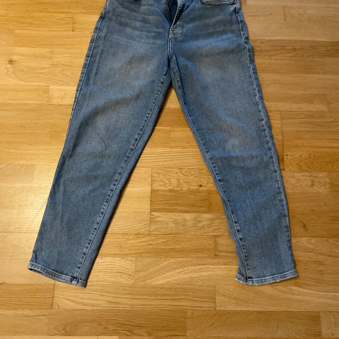 Blå jeans från Gina tricot , stl 44
