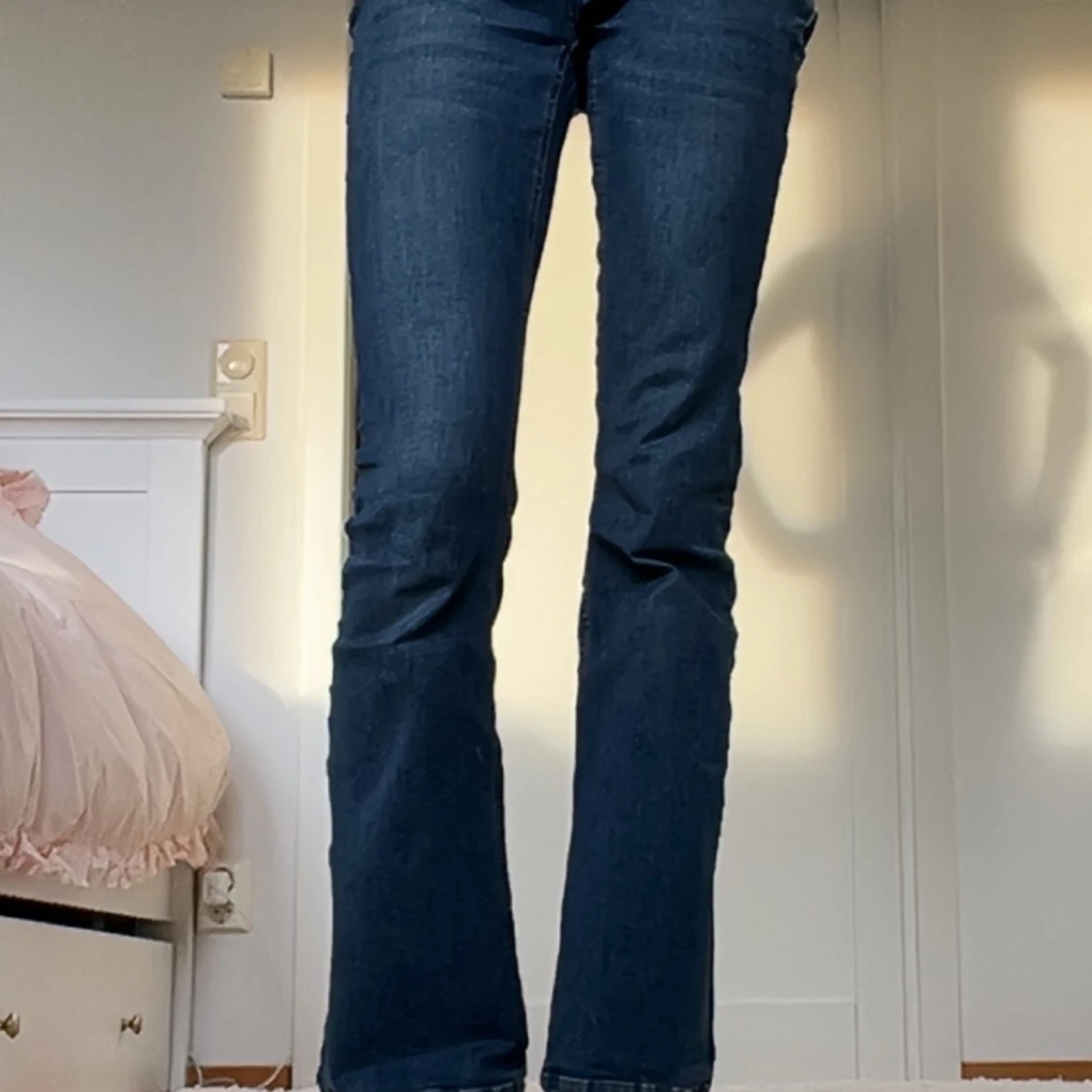 blå utsvängda jeans från Gina Tricot 💕 - 1