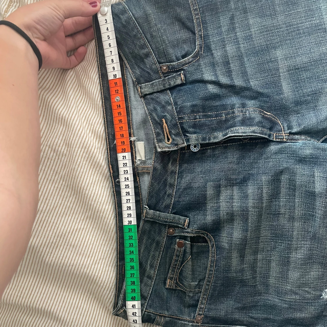 Blå bootcut jeans med utsvängda ben - 1