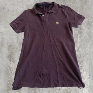 Mörklila piké - Snygg mörklila piké strl M men passar allt ifrån S-M, skriv privat för fler frågor