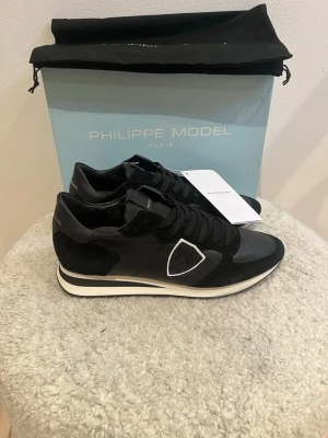 Philippe model trainers  - Helt nya med allt og | finns i 42 & 45