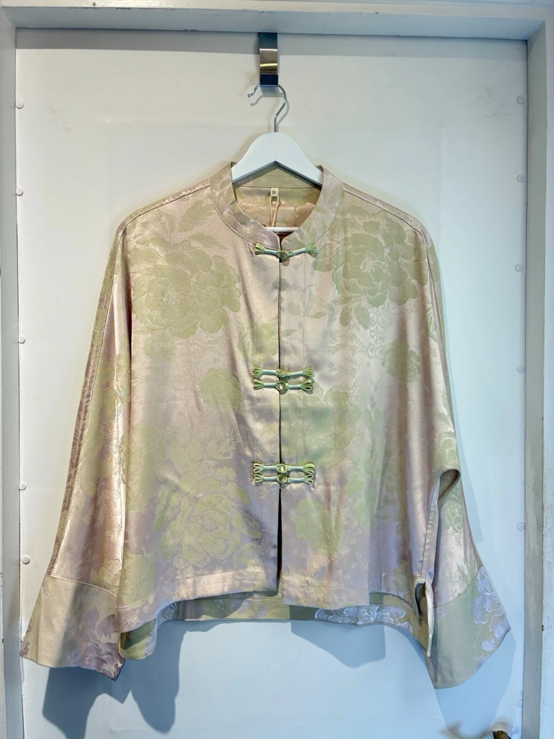 Elegant plagg i 100% mullbärssilke med vacker glans och mjukt fall - 1