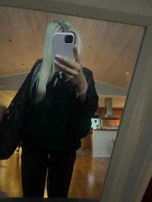 Blus - Jättefin blus ifrån boohoo, jättefina detaljer storlek 32/xs 