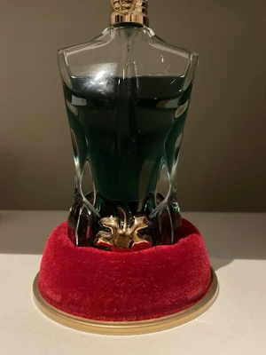 Jpg Le Beau edt - Parfym från Jean Paul Gaultier. Knappt använd, runt 70 ml kvar. Hör av er vid funderingar! Vid snabb affär går priset att diskutera.