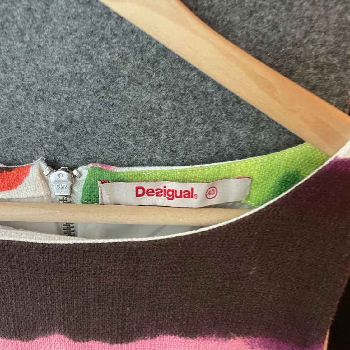 Färgglad kort klänning från Desigual - 4