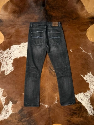 Selvage Nudie GrimTim - Tjena! Säljer dessa riktigt feta Selvage GrimTim, jeansen är i fint skick och är i storlek W32/L32, hör av dig vid funderingar!🙌