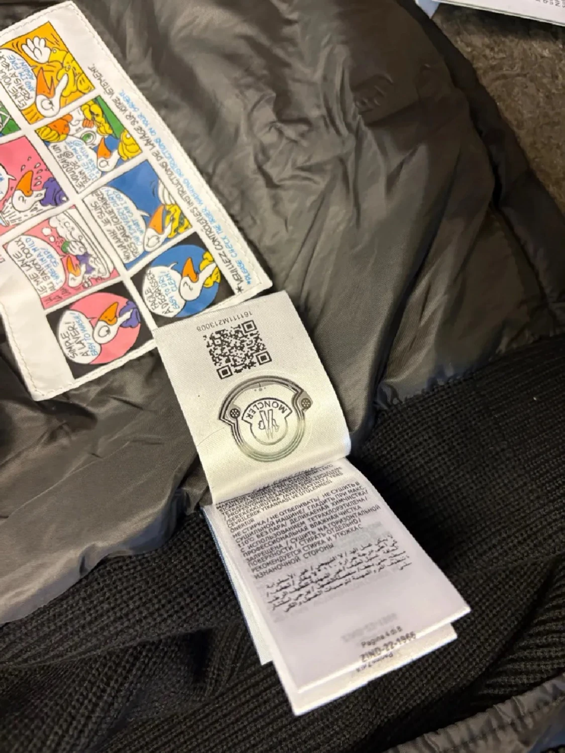 Svart pufferjacka från Moncler - 2