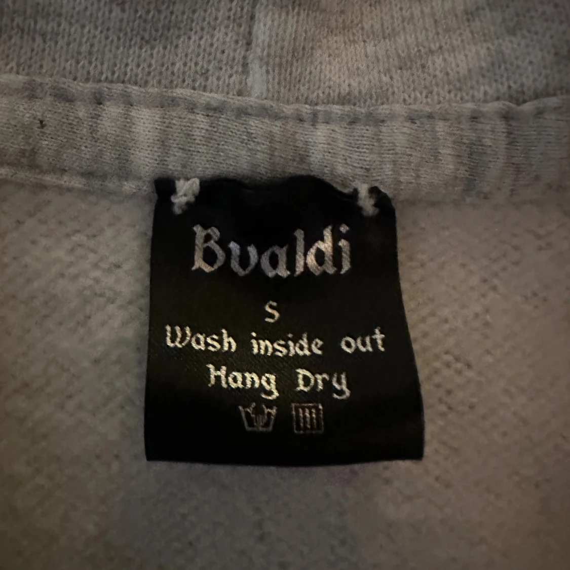 Grå hoodie från bvaldi  - 2