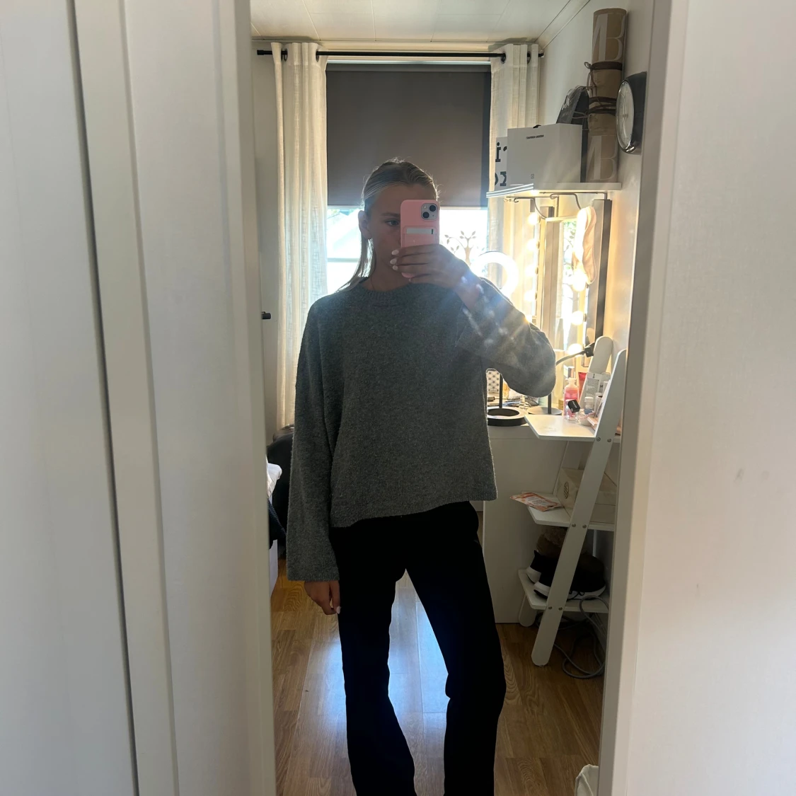 Grå stickad tröja med loose fit - 1