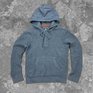 Stickad grå hoodie  - Trendig och stilren. Storlek L men den passar S/M! Skriv vid funderingar 🙌