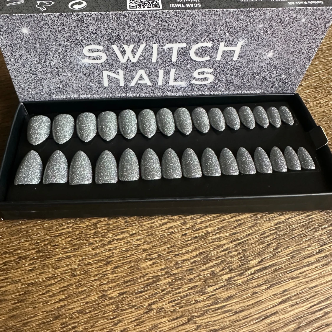 Switch Nails Silver Flash Almond Short - 1