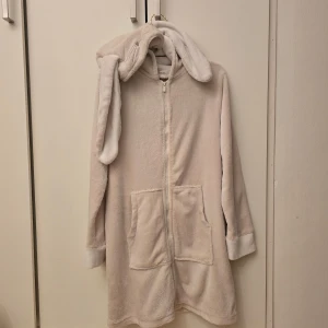 Oysho crèmevit hoodie med kanin öron - Beskrivning kommer inom kort