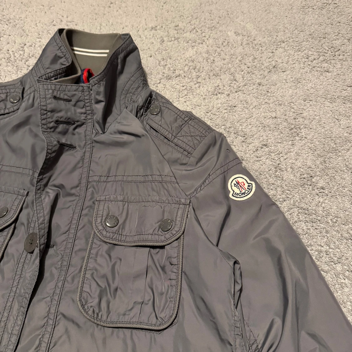 Grå vindjacka från Moncler - 1