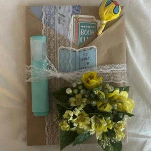Bokpaket ~ fotbollsbok - Bokpaket med en bok om Nilla Fischer, före detta landslagsspelare! 💙💛Perfekt julklapp till någon fotbollstokig ungdom. Boken är främst riktad till åldrarna 9-12 år. Den är på svenska och i nyskick. Hör gärna av er om ni önskar ett ungdoms/barn-bokpaket med någon annan bok! 📖 