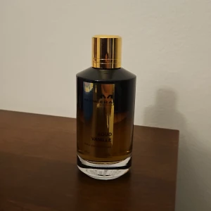 Mancera Aoud Vanille 120ml EdP - Aoud Vanille från Mancera är en Eau de Parfum på 120 ml, tillverkad i Frankrike. Ca 65/120 ml kvar.