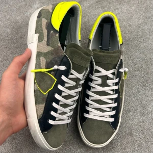 Philippe Model PRSX camo - Philippe Model PRSX camo | Skick: 9/10 | Storlek: 42 | Pris: 1599 kr | Tillbehör: Inget | Fler frågor? Hör av dig isåfall!