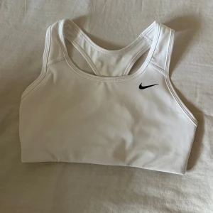 Nike sport bh - Vit sport BH, aldrig använd! 