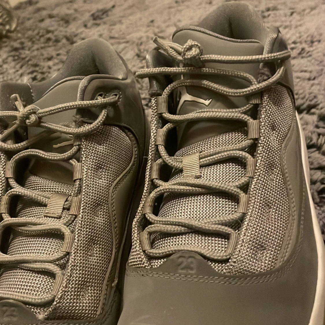 Grå Nike Jordan 1 sneakers strl 41 - 1