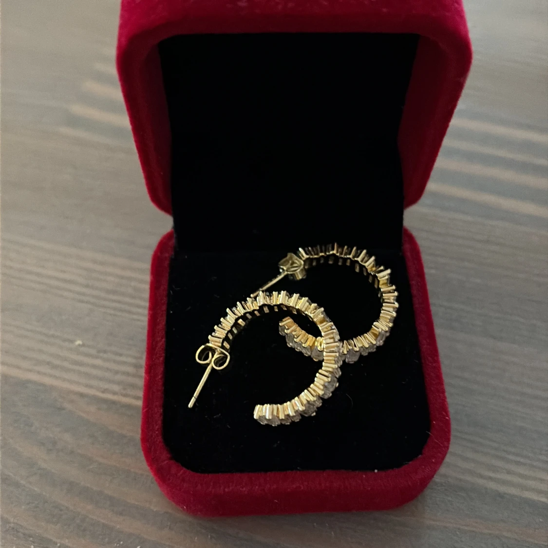 Glittriga guldiga creoler - 2