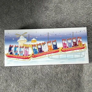 Redbull julkalender  - En helt ny Rebull julkalender, årets modell och är slut såld nästan överallt och säljas ej online av företag så sällsynt. Öppen för bud 