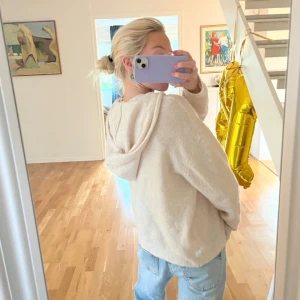 Stickad hoodie  - Jätte snygg stickad hoodie från Cubus barnavdelning, den är storlek 158/164 och passar som en oversized xs🥰