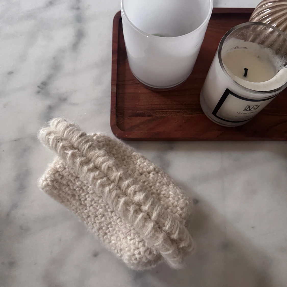 Beige handvirkad clutch  - 2