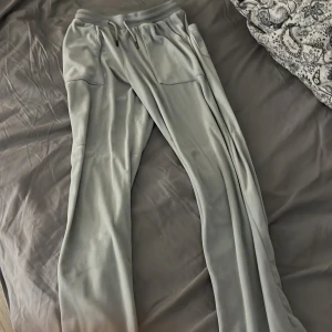 Mjukisbyxor  - Super sköna att gå i, nästan aldrig använt så inga tecken på användning(: