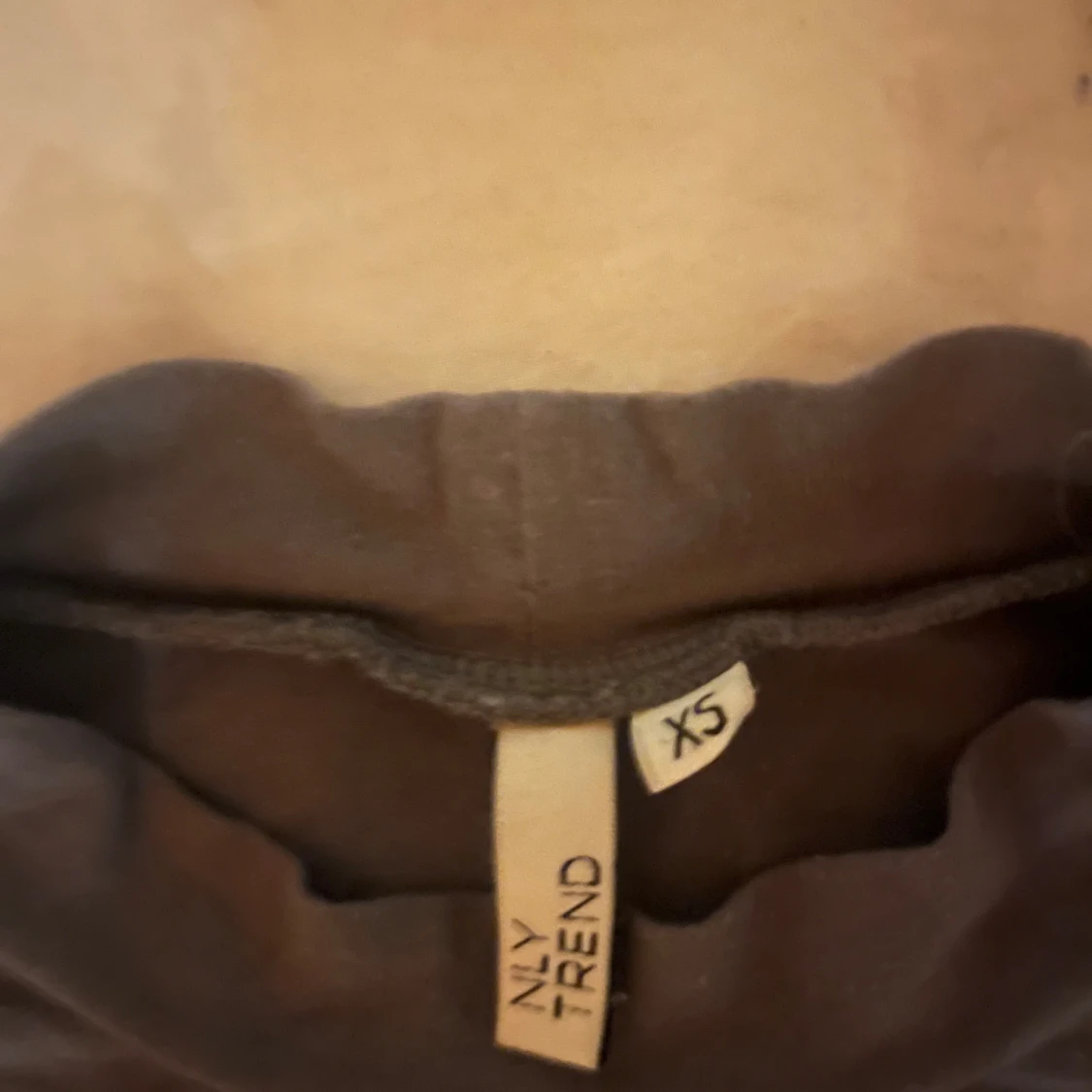 Grå långärmad topp från NLY Trend - 1